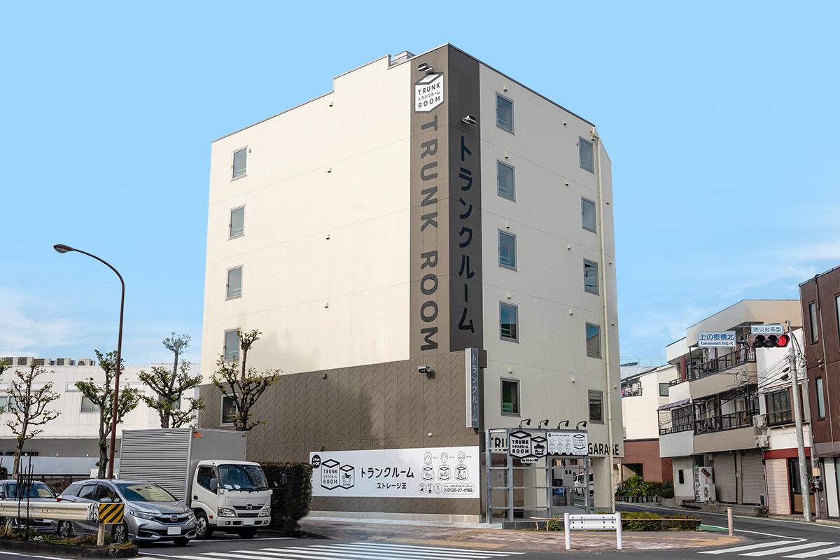 ビル型の屋内型トランクルームの写真