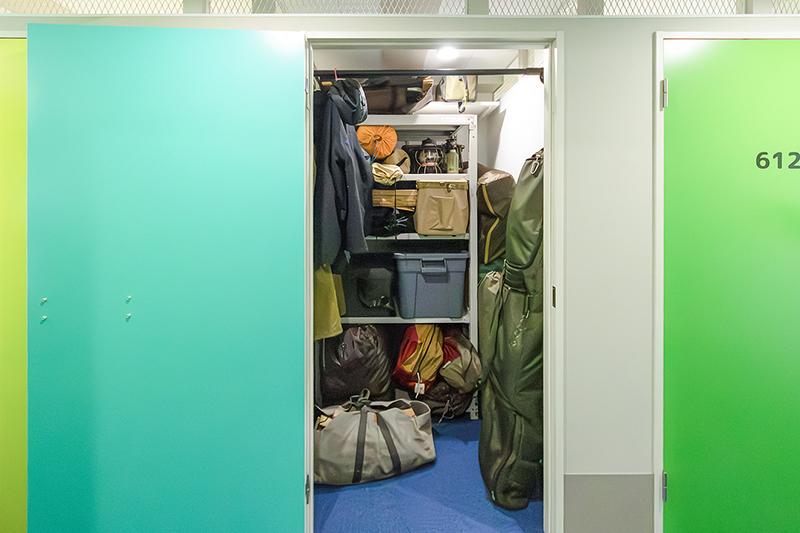 トランクルームの中に荷物が収納されている写真